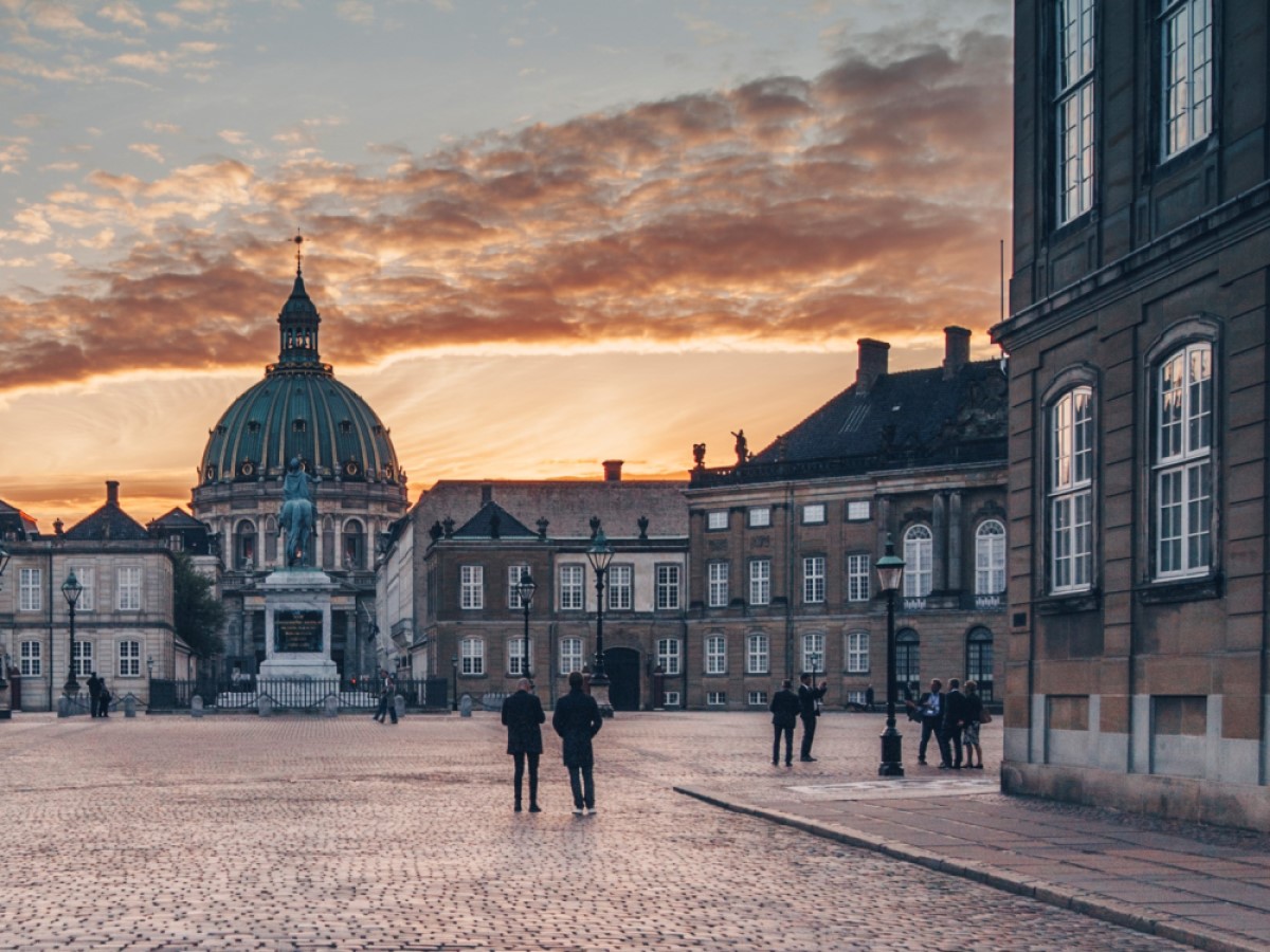Walking tour by Amalienborg