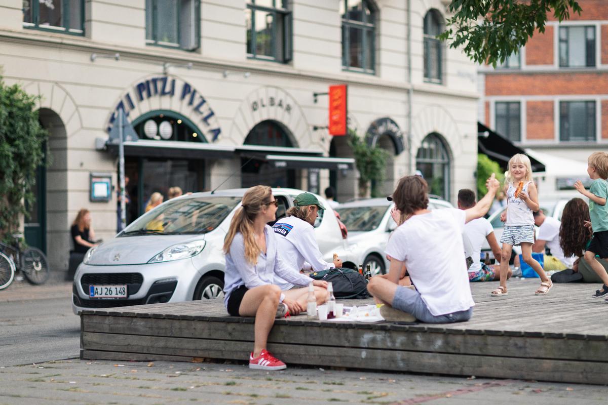 Family at Sønder Boulevard in Vesterbro