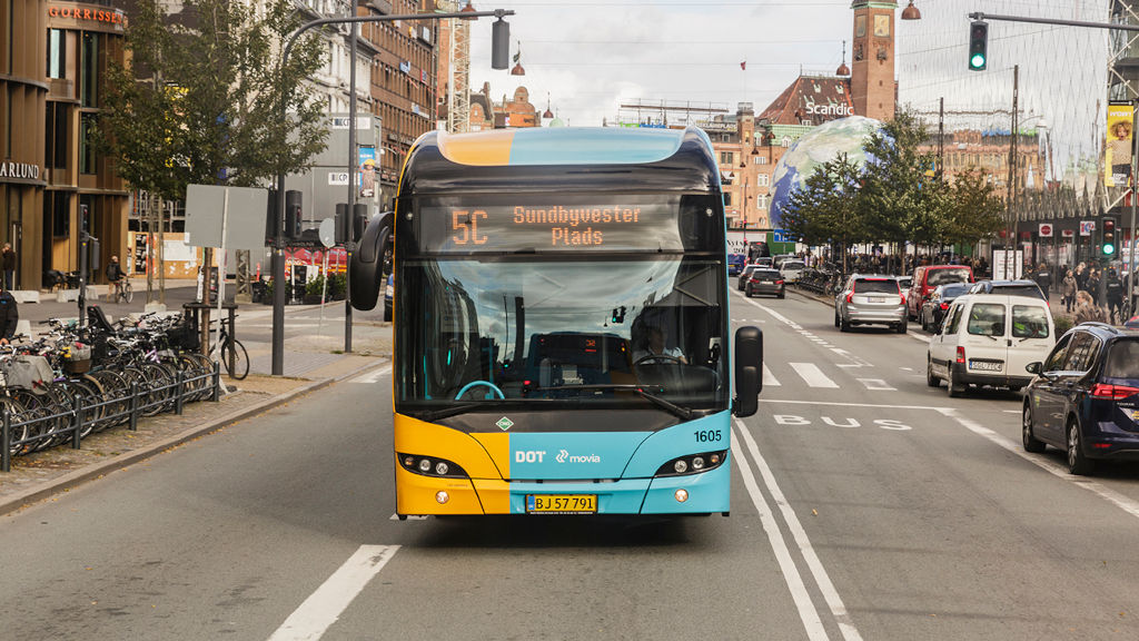 Movia bus 5A uden for Tivoli og Rådhuspladsen i København