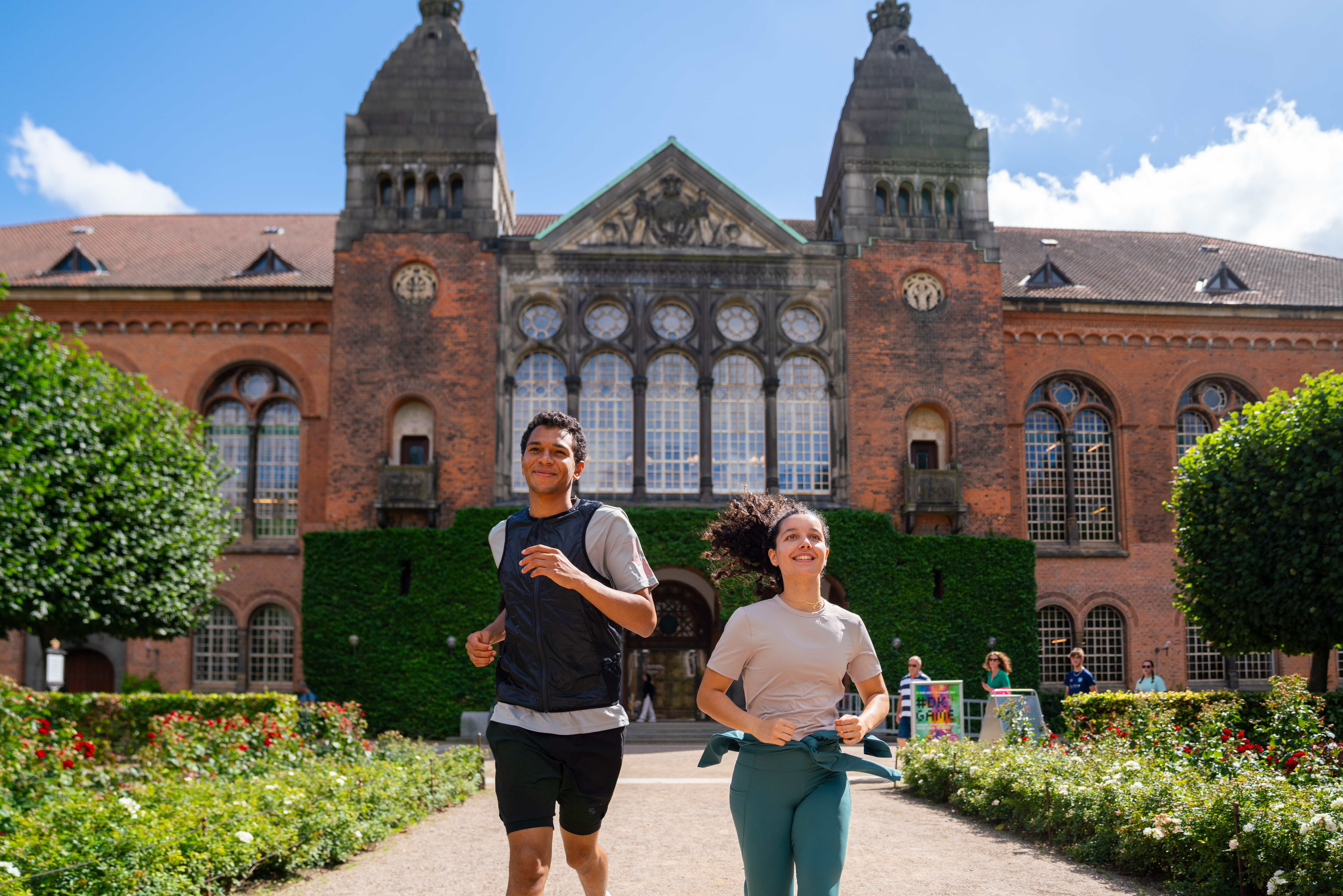 Running people in Copenhagen