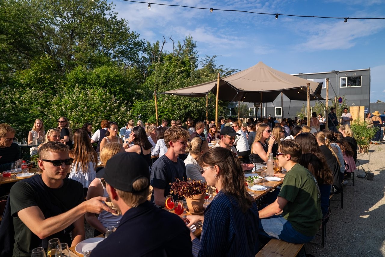 Community dinner at Banegaarden