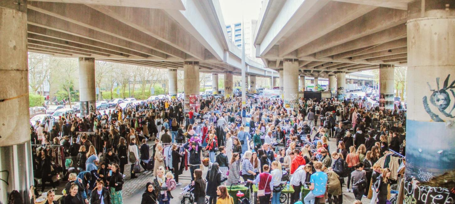 Veras Marked, Karoline Hill