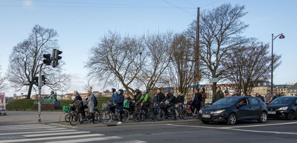 A combination of set back stop-lines, dedicated bicycle signals, and bicycle railings help improve the safety of intersections.