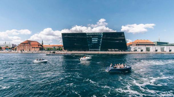 Sightseeing by boat in front of The Black Diamond